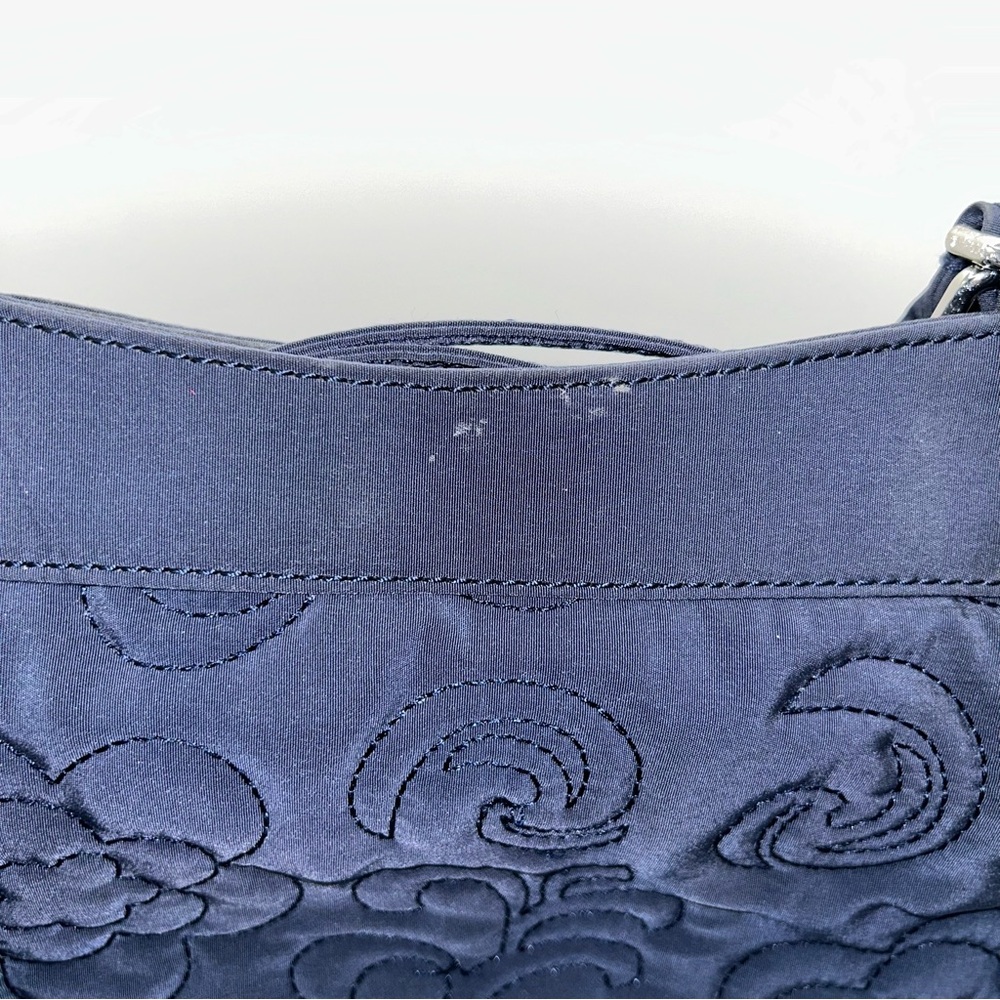 Vera Bradley navy quilted crossbody bag with lemons liner - Picture 4 of 8